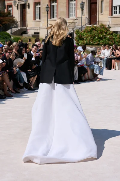 Look 25
